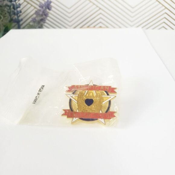 U.S. Military American Fallen Hero Lapel Pin NEW - Picture 1 of 5